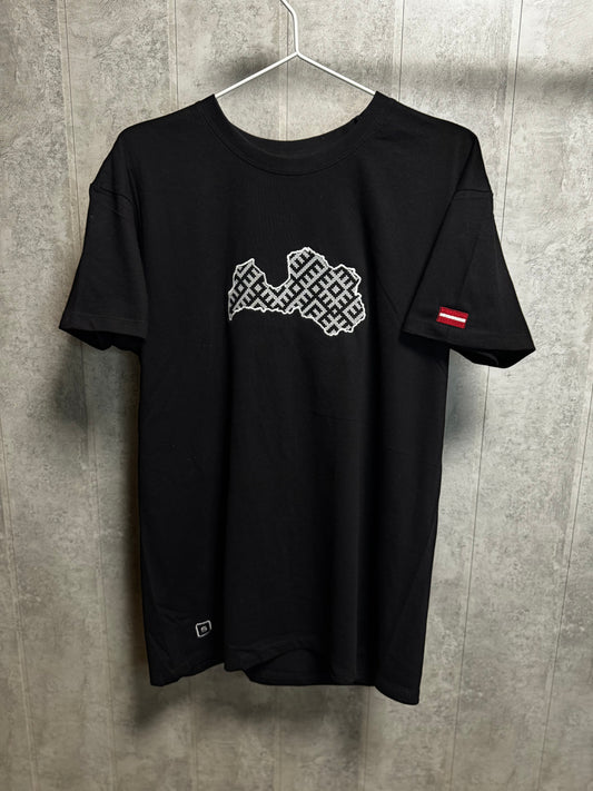 Vīriešu T-krekls ar Latvijas kontūru krustdūrienā