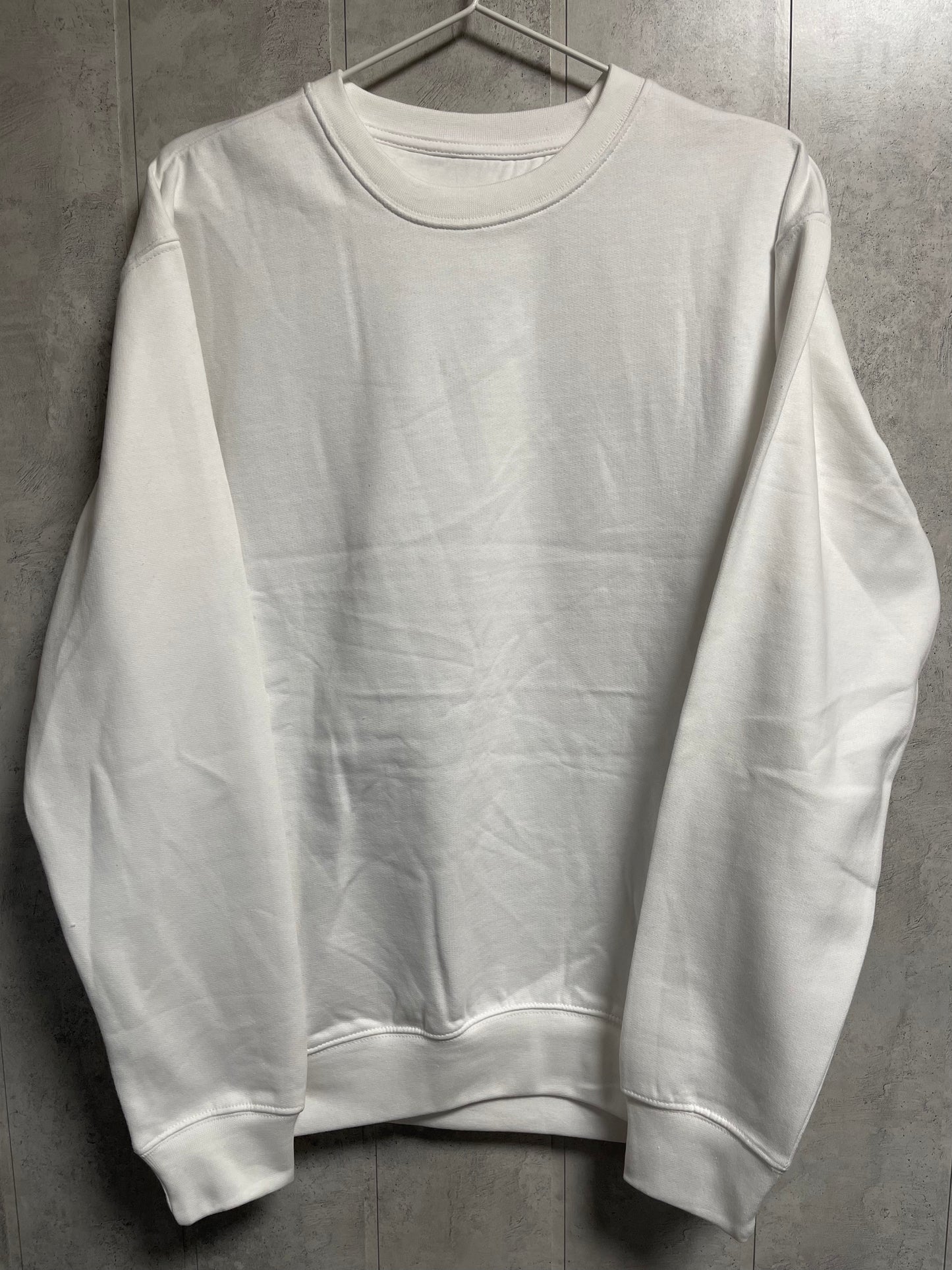 Unisex džemperis ar Latvijas kontūru krustdūrienā