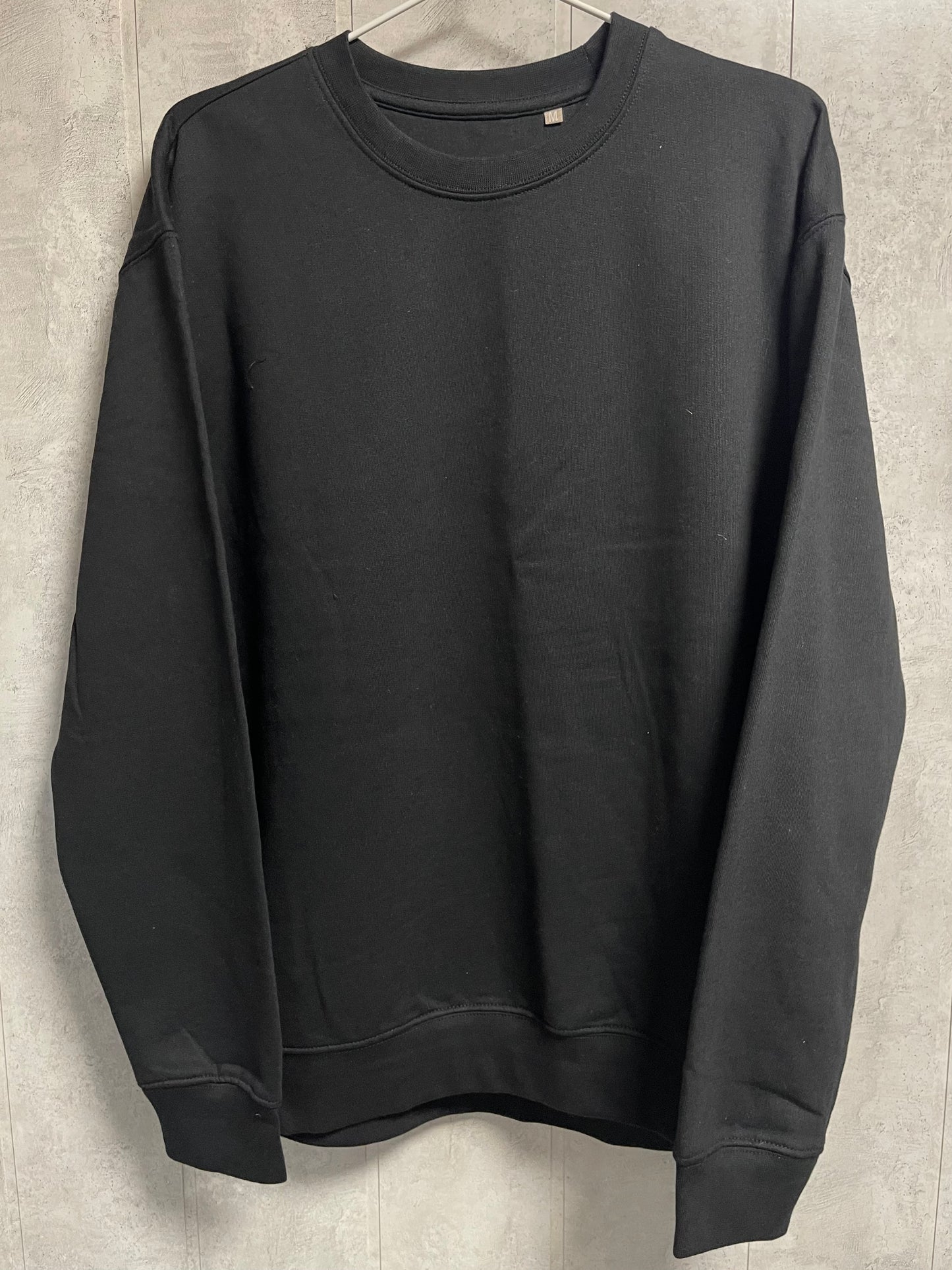 Unisex džemperis ar Latvijas kontūru krustdūrienā